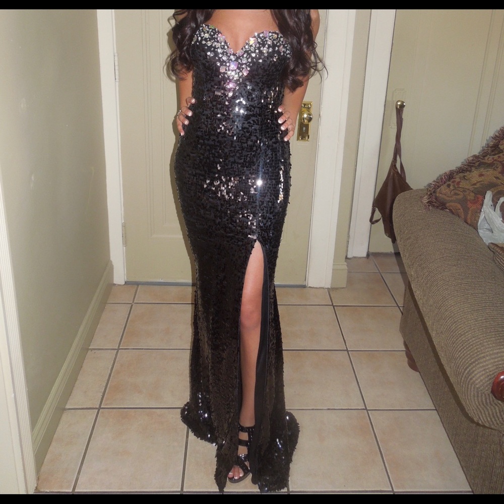 Beautiful black sequence / bedazzled prom dress